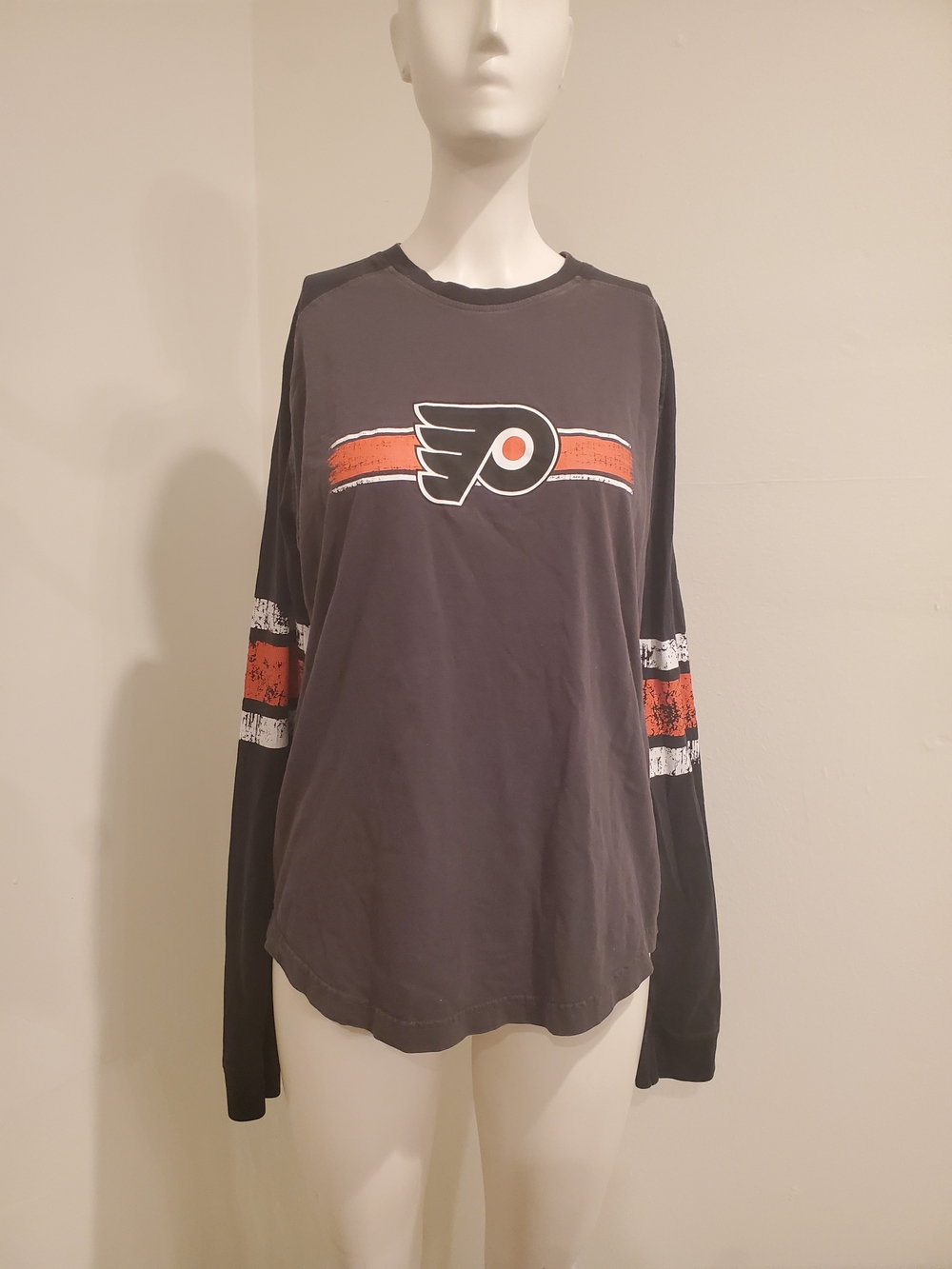 NHL Philadelphia Flyers Long Sleeve Shirt Women Medium Distressed Graphic Gray
